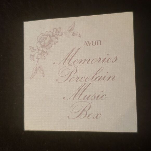 Vintage 1983 Avon "Memories... Are For Sharing" Porcelain Musical Trinket Box - Picture 12 of 15